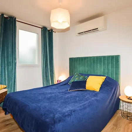 Awesome In With Private Swimming Pool, Be Inside Or Outside *