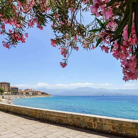 Awesome In With Private Swimming Pool, Be Inside Or Outside Holiday home