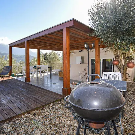 Stunning Home In Vero With Private Swimming Pool, Can Be Inside Or Outside Feriehus