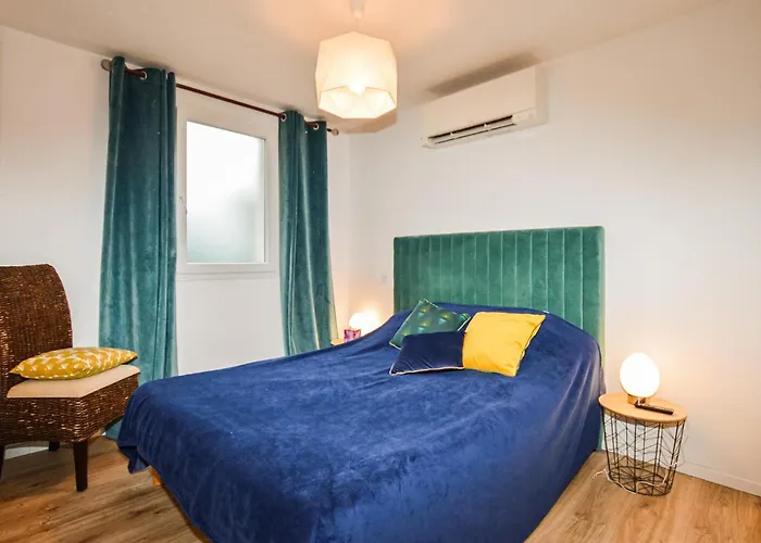 Awesome In With Private Swimming Pool, Be Inside Or Outside *