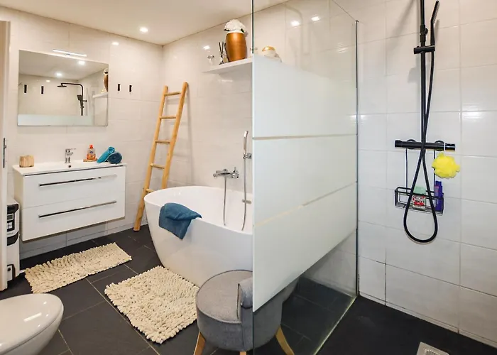 Σπίτι διακοπών Awesome In With Private Swimming Pool, Be Inside Or Outside